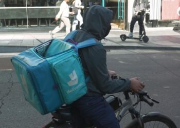 UK Government Plans Deportation of Delivery Drivers to Combat Illegal Immigration