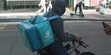 UK Government Plans Deportation of Delivery Drivers to Combat Illegal Immigration