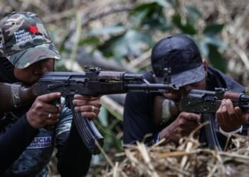 US-Venezuela Tensions: Warships, CIA Role, and Potential Precision Strikes Explained