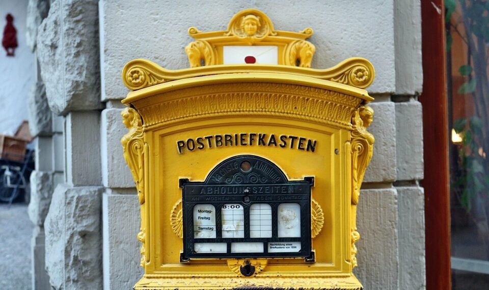 history of box office tracking and reporting