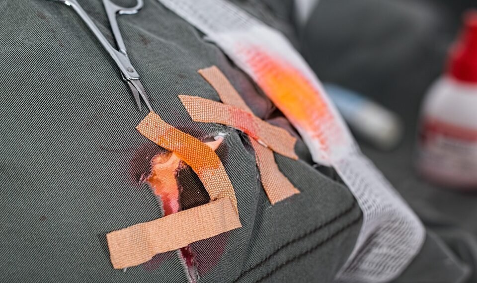 basics of first aid for common injuries