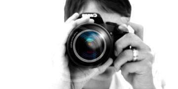how digital cameras capture and store images