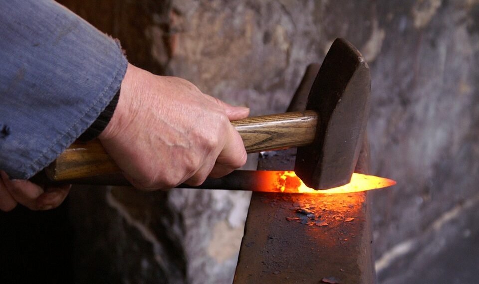 how chemical bonds form ionic vs covalent