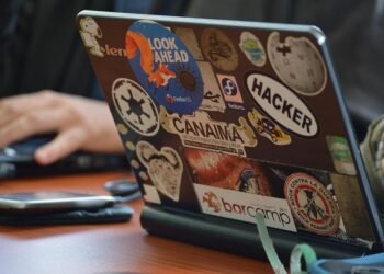 what is open source software and how it works