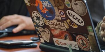 what is open source software and how it works