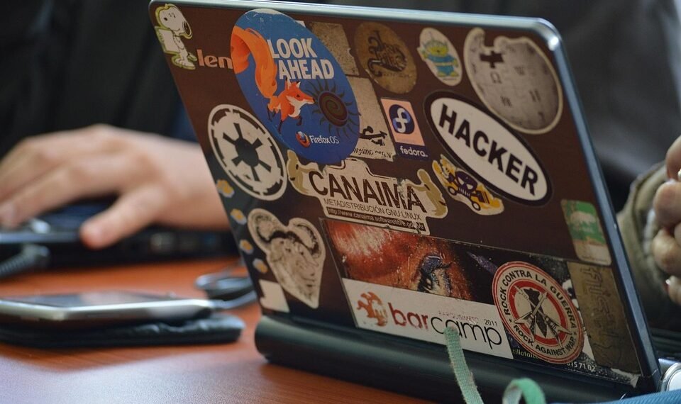 what is open source software and how it works