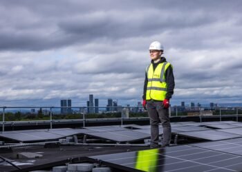 how solar panels convert light into energy