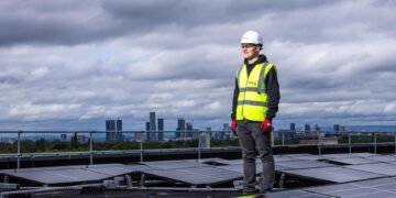 how solar panels convert light into energy