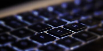 how quantum computing works at a conceptual level