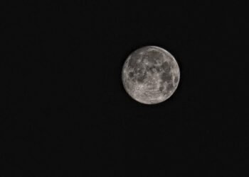 how satellites orbit the earth basic explanation