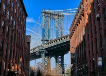 structure of a typical desktop computer system