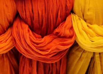 difference between natural and synthetic fabrics
