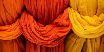 difference between natural and synthetic fabrics