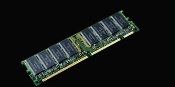 how computer memory RAM and storage differ
