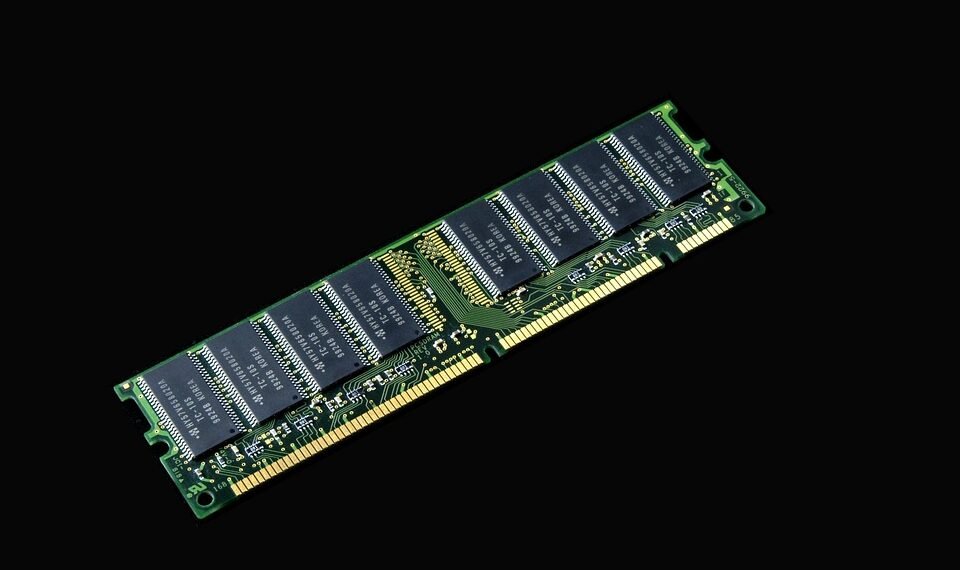 how computer memory RAM and storage differ
