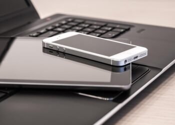 how online streaming works technically