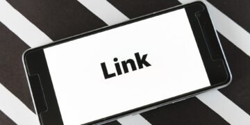 structure of a URL and how the web works