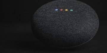 how digital assistants process voice commands