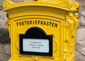 history of box office tracking and reporting