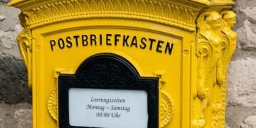 history of box office tracking and reporting