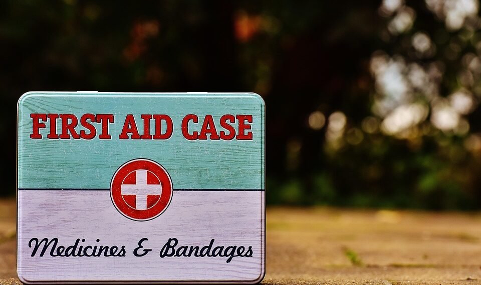 basics of first aid for common injuries