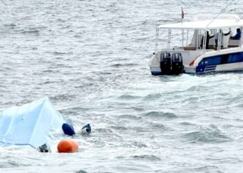 Capsizing of Tourist Boat in Oman Claims Three Lives