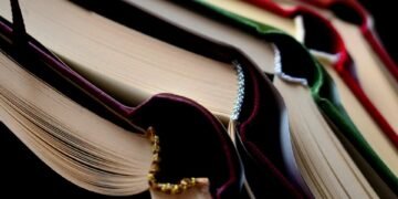 how the human brain processes information