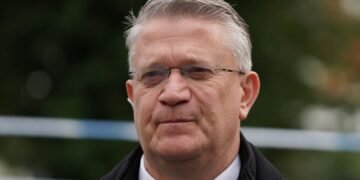 Conservative MP Andrew Rosindell Joins Reform UK Party Amid Political Shift