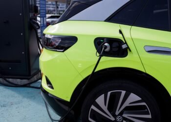 Crash Expert Dismisses Driver's Claim of Autonomous Electric Vehicle Incident