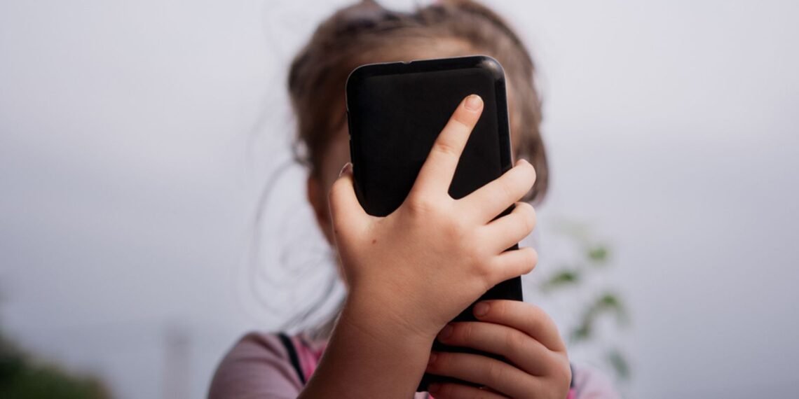 Doctors Caution on Adverse Effects of Tech Use on Young People's Health