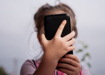 Doctors Caution on Adverse Effects of Tech Use on Young People's Health
