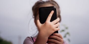 Doctors Caution on Adverse Effects of Tech Use on Young People's Health
