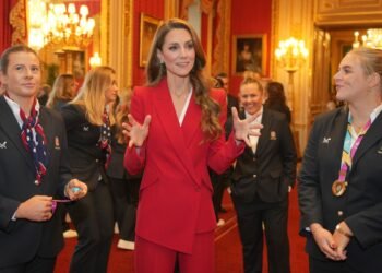 England's Women's Rugby Squad Attends Kate's Reception After Bus Breakdown