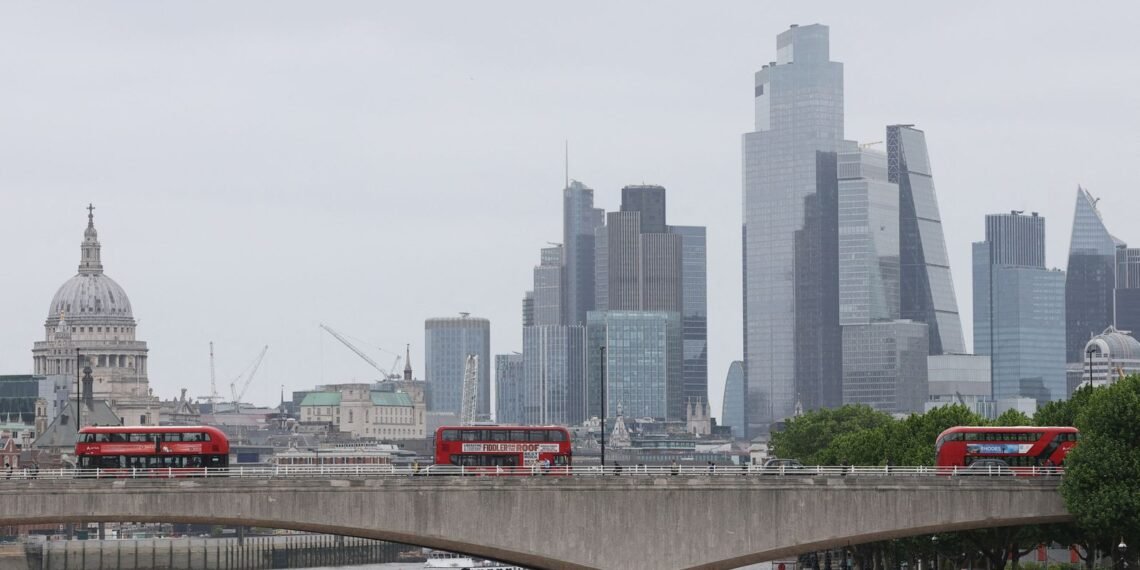 FTSE 100 Executives' Pay Surpasses Typical Worker Salary in Under Three Days