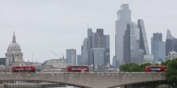 FTSE 100 Executives' Pay Surpasses Typical Worker Salary in Under Three Days