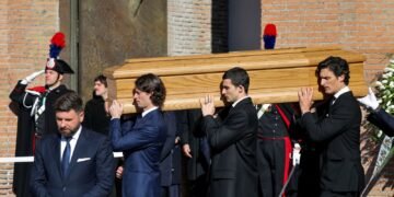 Fashion and Film Icons Pay Tribute to Valentino, Italy's Haute Couture Legend