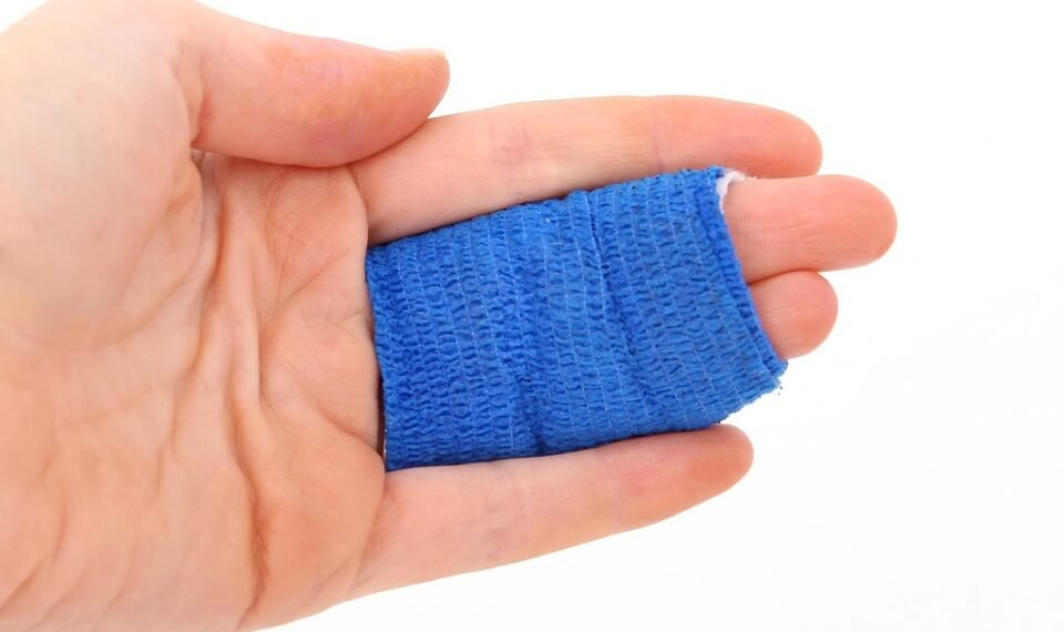 basics of first aid for common injuries