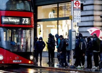 Green Party Advocates Free Bus Travel for Under-22s Across England