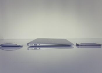 how minimalist fashion styling works