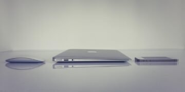 how minimalist fashion styling works