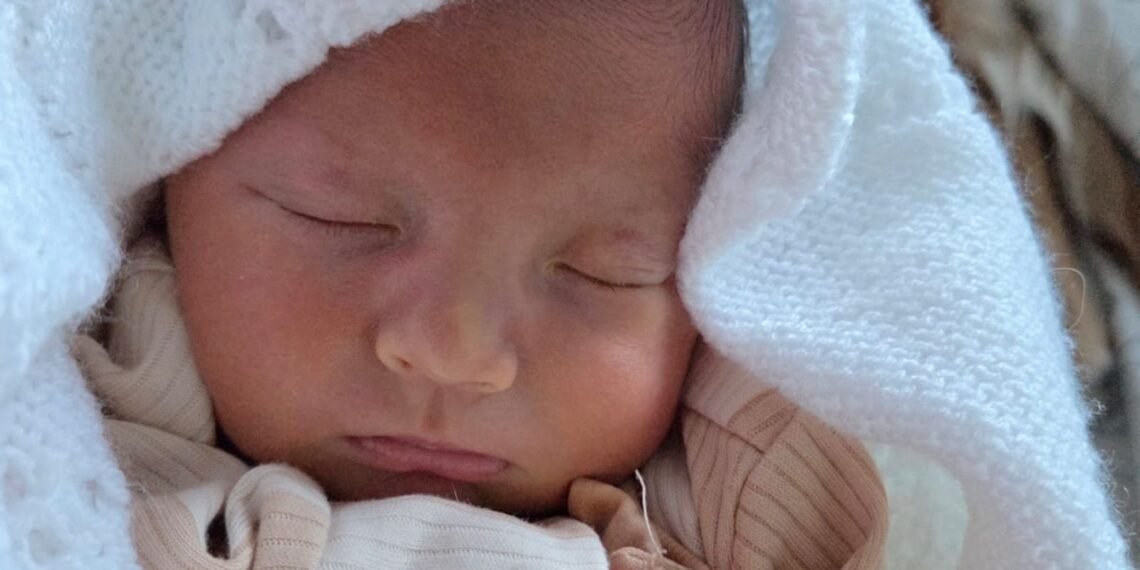 Home Treatment Options for Newborn Jaundice Explored in the UK