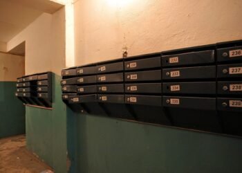 history of box office tracking and reporting