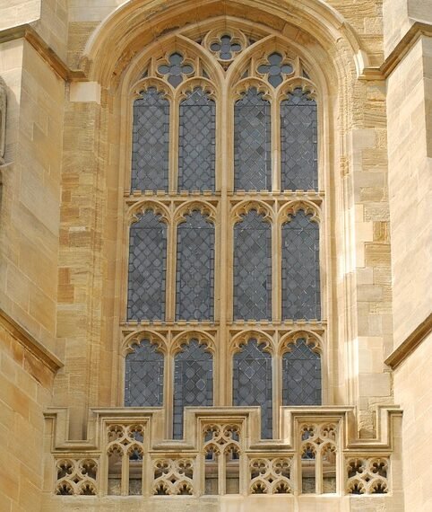 what is the constitutional monarchy system in the uk