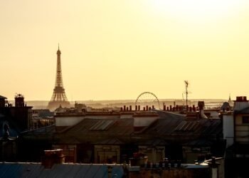 history of handbags and iconic silhouettes