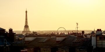 history of handbags and iconic silhouettes