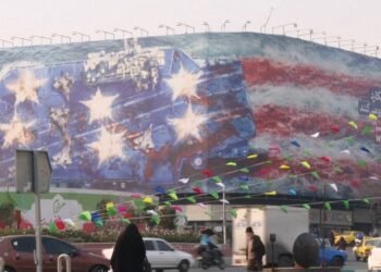Iran Unveils Mural Signalling Warning Against US Military Action