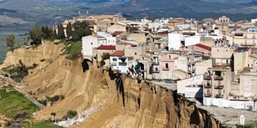 Landslide in Sicily Forces Evacuation of 1,500 as Homes Tumble from Cliff Edge