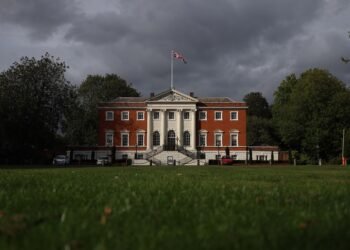 role of local councils in uk governance