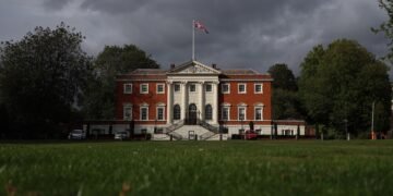 role of local councils in uk governance