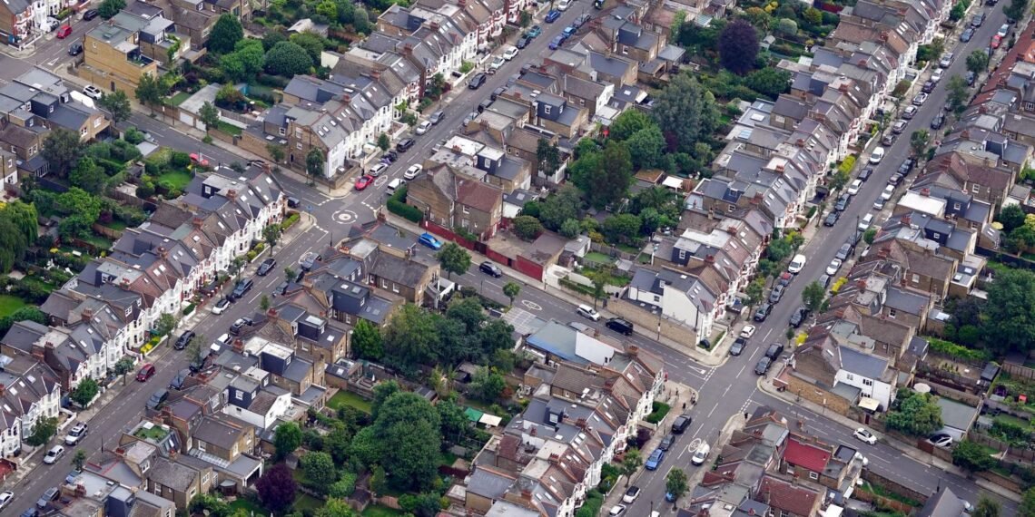 Minister Introduces Cap on Ground Rents to Protect Millions from Scams